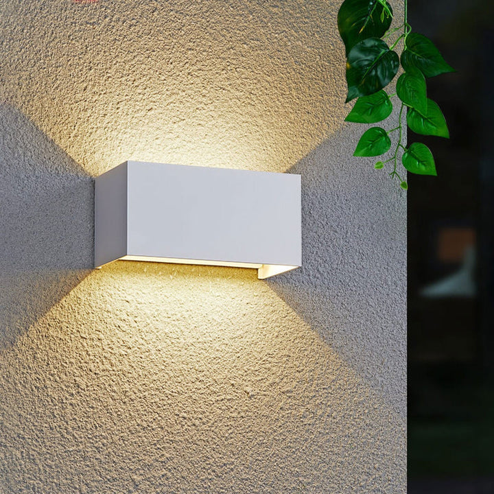LED Wandleuchte – Wasserdicht & Modern – Ideal für Außenbereiche in Schwarz