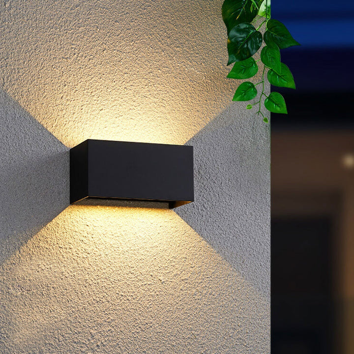 LED Wandleuchte – Wasserdicht & Modern – Ideal für Außenbereiche in Schwarz