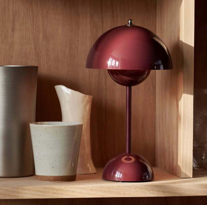 LED Tischlampe aus Metall | Wiederaufladbare Designerleuchte für stilvolle Innenräume
