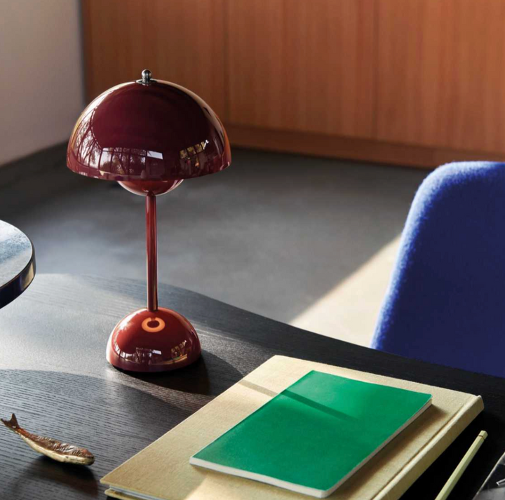 LED Tischlampe aus Metall | Wiederaufladbare Designerleuchte für stilvolle Innenräume