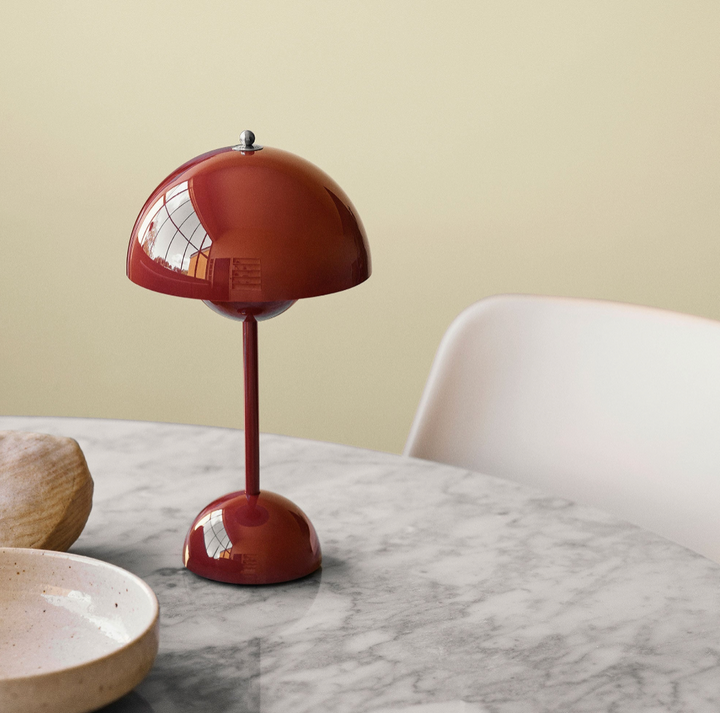 LED Tischlampe aus Metall | Wiederaufladbare Designerleuchte für stilvolle Innenräume