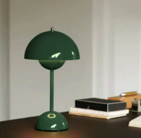 LED Tischlampe aus Metall | Wiederaufladbare Designerleuchte für stilvolle Innenräume