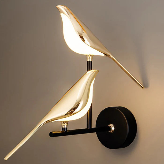 Wandleuchte Vogel aus Acryl | Künstlerische Designlampe für ein modernes Ambiente