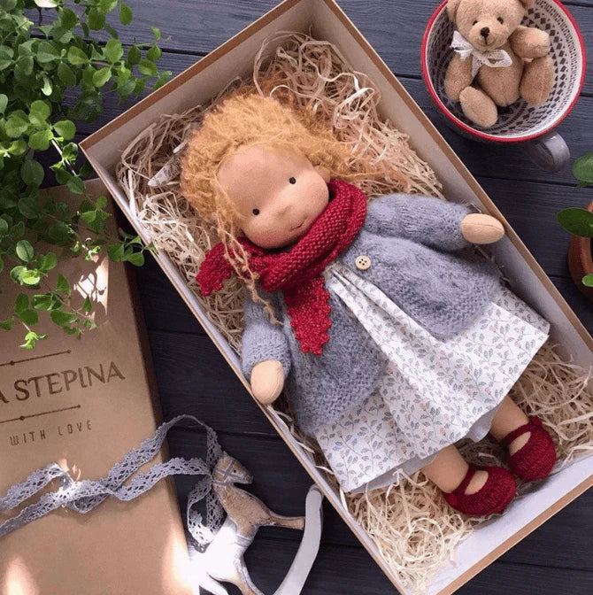 Waldorfpuppe – Handgefertigt aus Natürlichen Materialien – Kreativer Spielbegleiter für Kinder 0